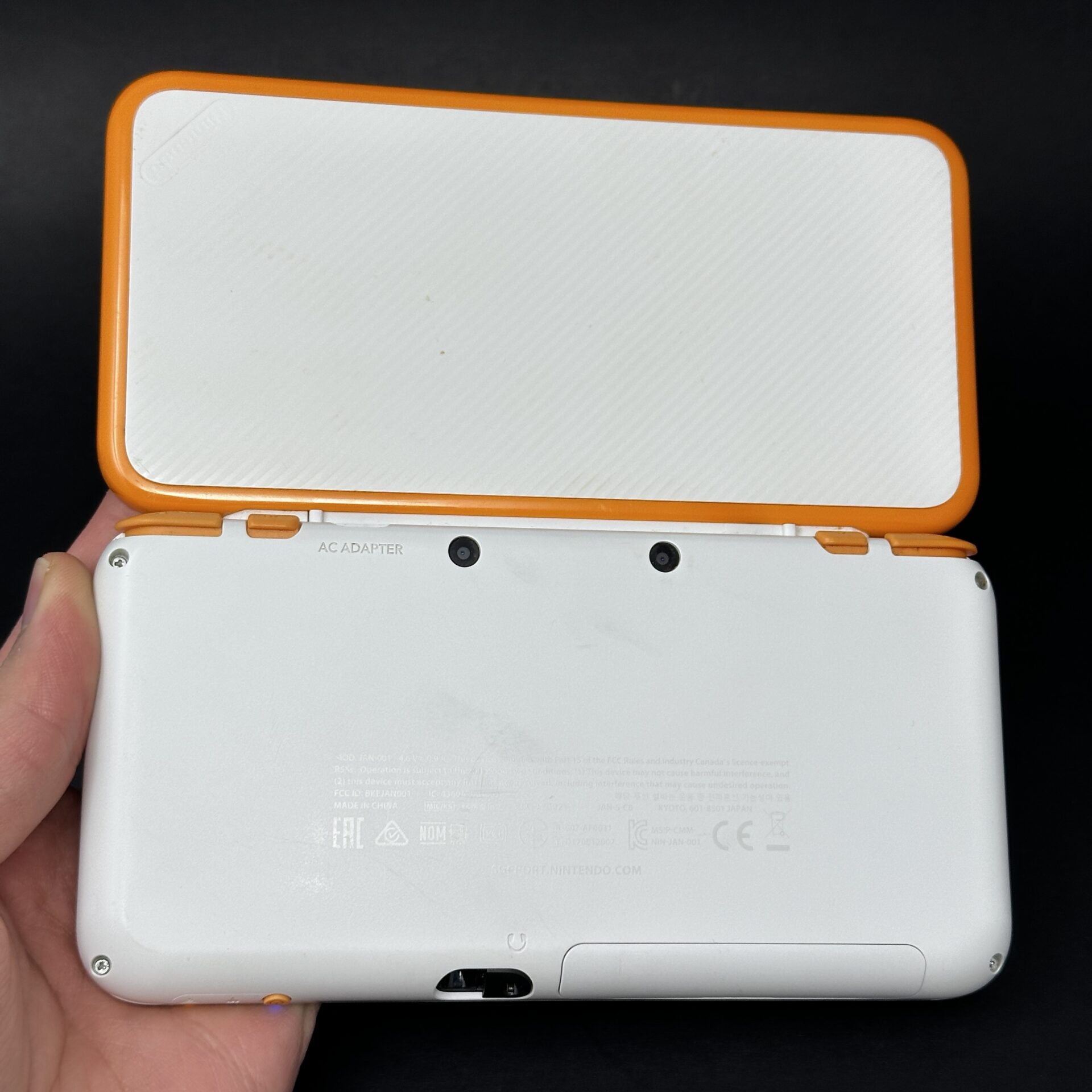 New Nintendo 2DS Xl with 600+ Games | White and Orange - Image 2
