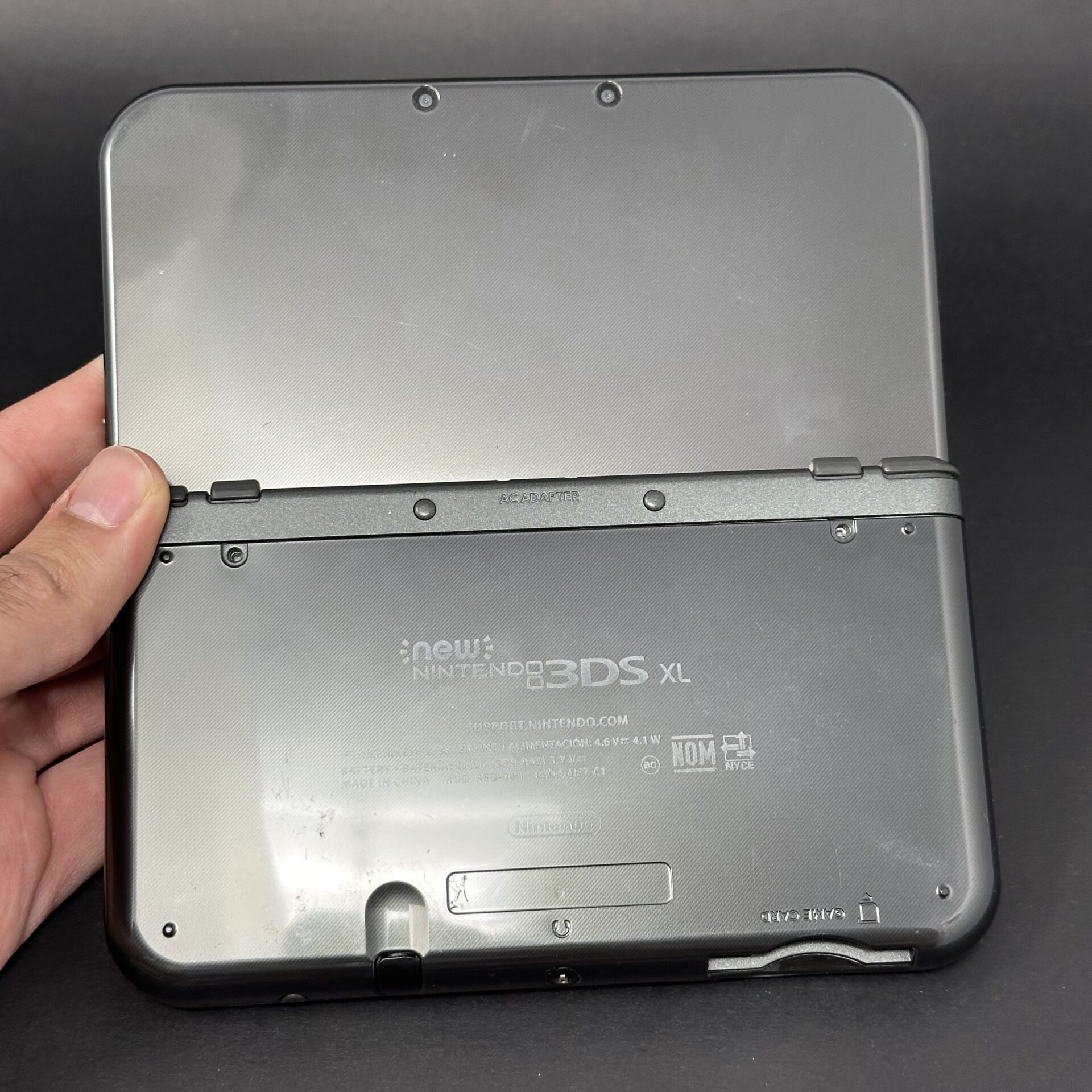 New Nintendo 3DS XL (64GB) – 600+ Games | Metallic Black - Image 2