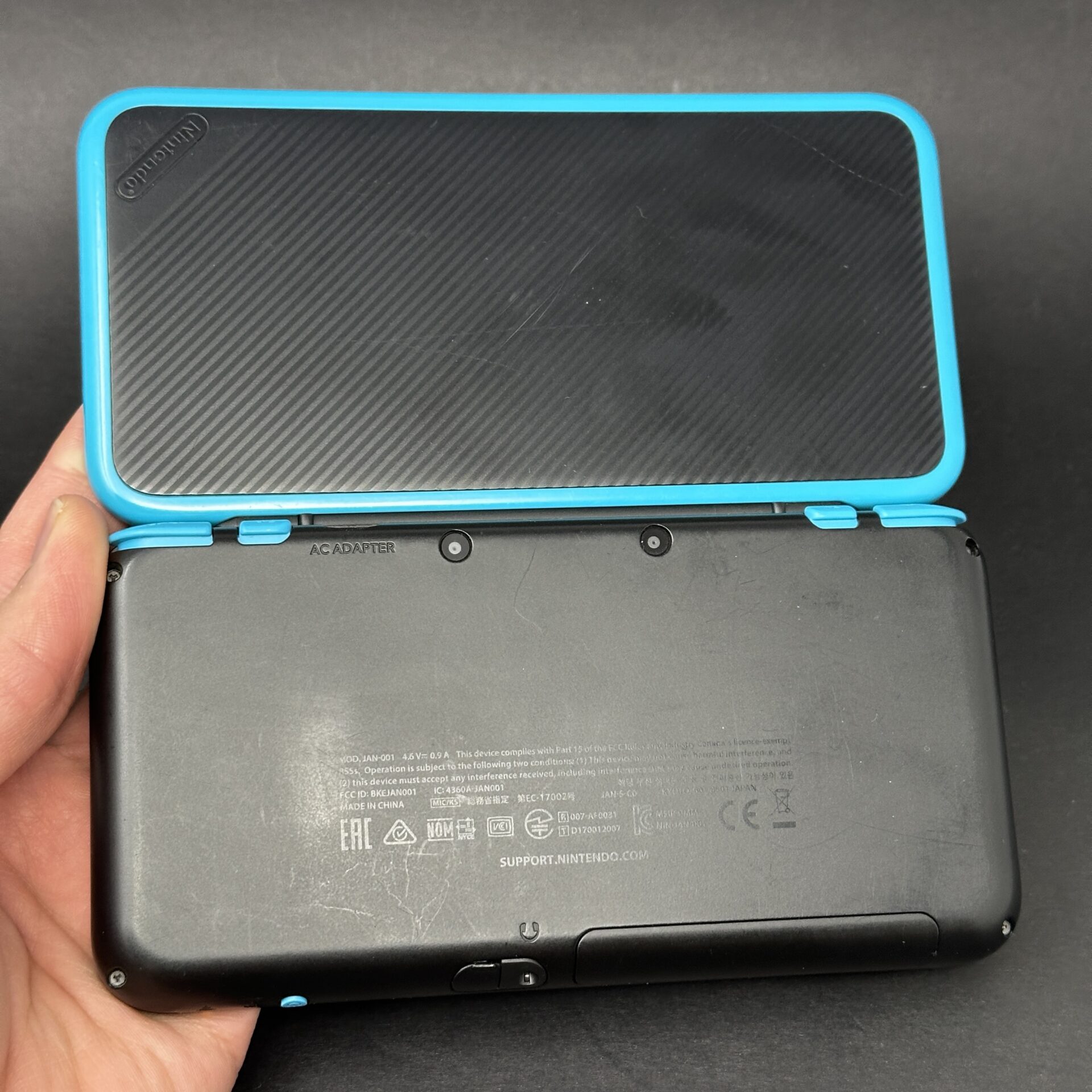 New Nintendo 2DS Xl with 600+ Games | Black and Blue - Image 2