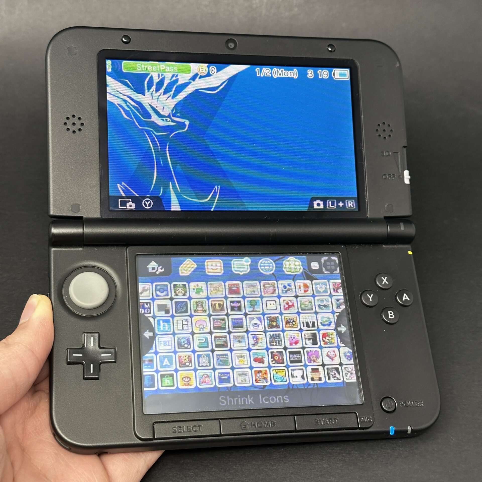 Nintendo 3DS XL (64GB) – 600+ Games | Black and Blue - Image 2